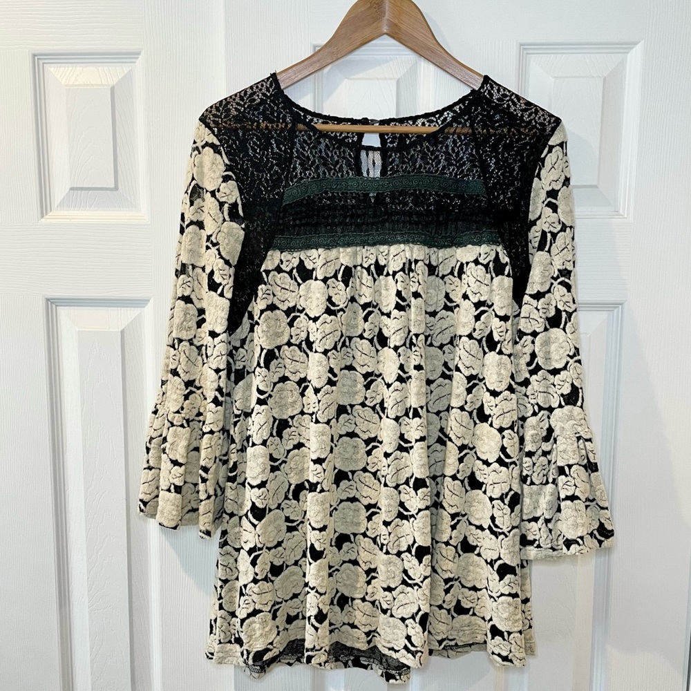 Anthropologie RYU Bell Sleeve top size medium